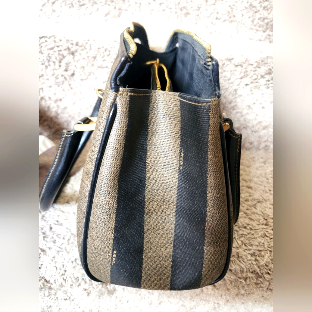 FENDI Vintage ‘Peguin’ EUC Satchel that can convert to Cross-Body/Shoulder Bag 🔥 - Picture 14 of 15